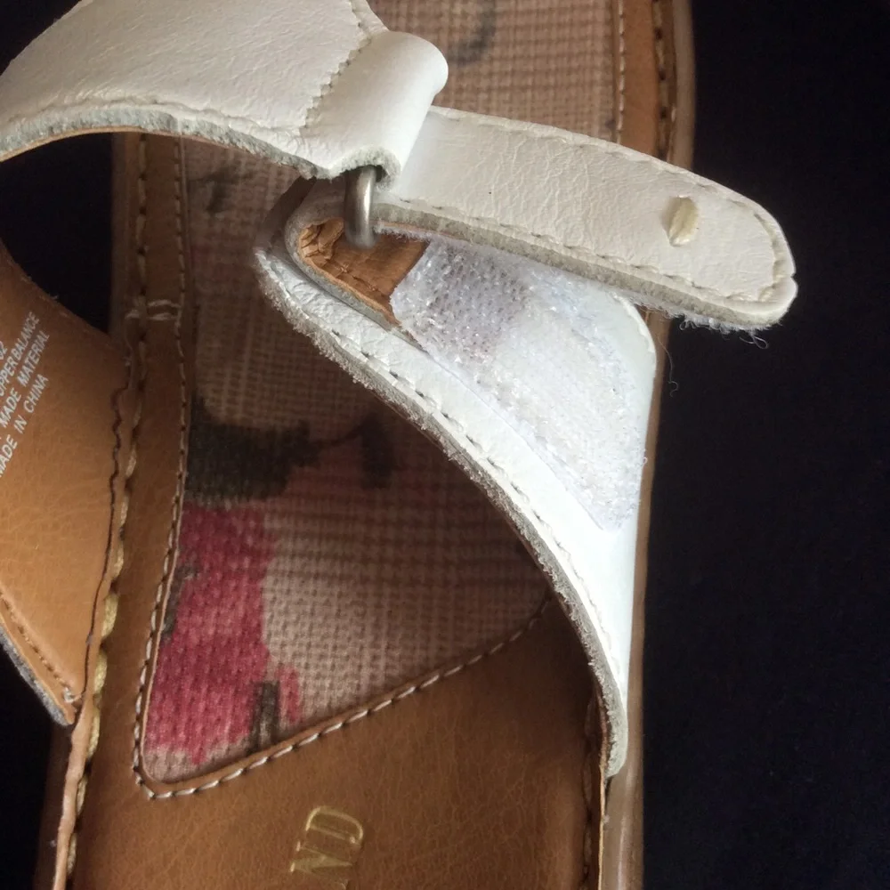 NWOT Eastland White Sandals, Sz 8M